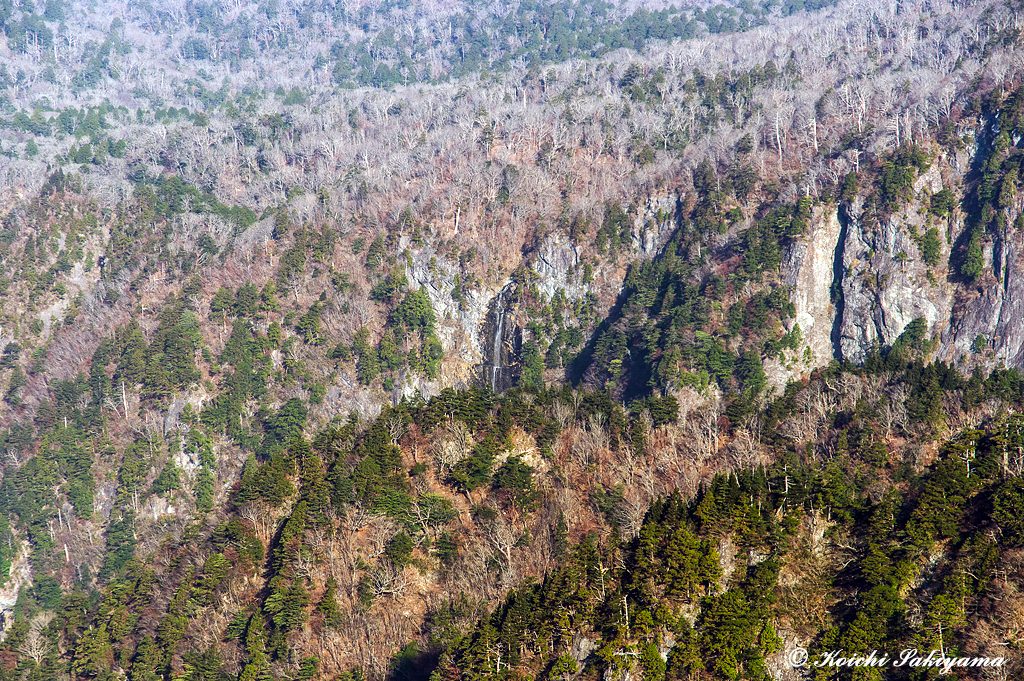 日本の滝百選に選定されている中の滝と千石嵓